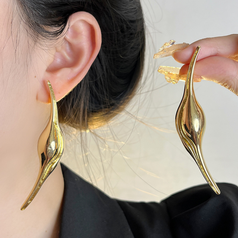 Travel Accessories For Europe - Minimalistische, schlanke, gebogene Metallohrringe für Frauen,